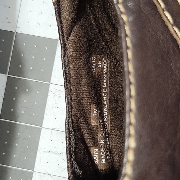 Clarks brown slip on shoes 7M - Picture 4 of 6